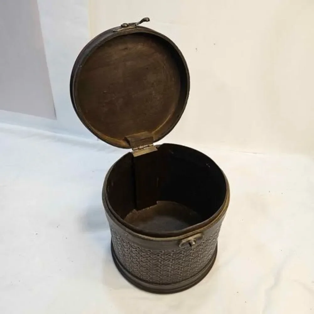 Vintage Style Round Decorative Storage Box